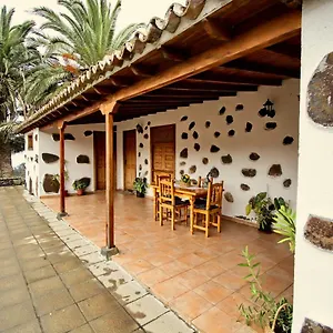 https://casa-rural-emilia.in-canary-islands.com